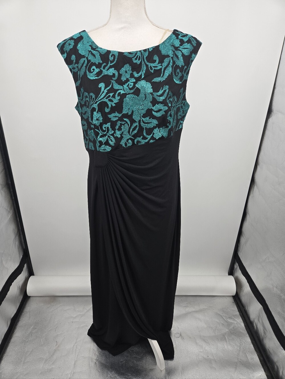 Connected Apparel Green Metallic Floral Maxi Dress Size 12 (7917)